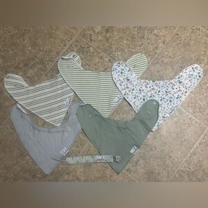 Lot of 6 Copper Pearl bandana bibs/ 1 pacifier clip.  In EUC!  100% Cotton